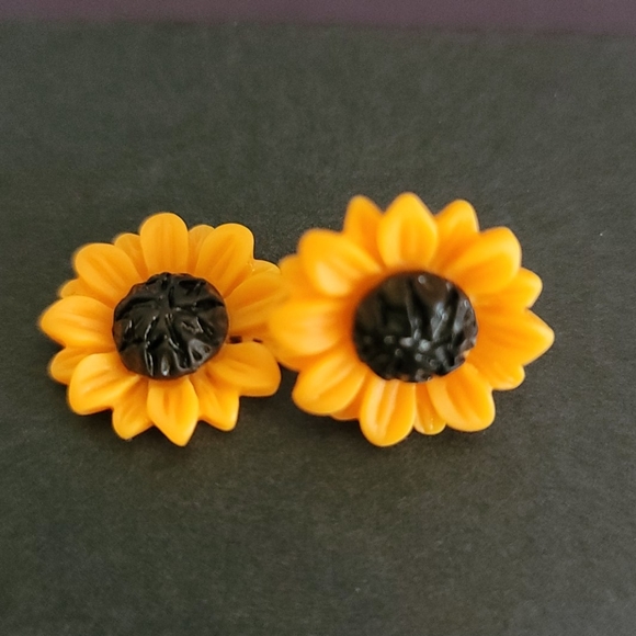 Sunflower Necklace and Earring Set - Picture 3 of 7